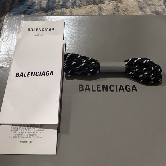 Balenciaga Off White Triple S Sneakers size 37. - Picture 4 of 5